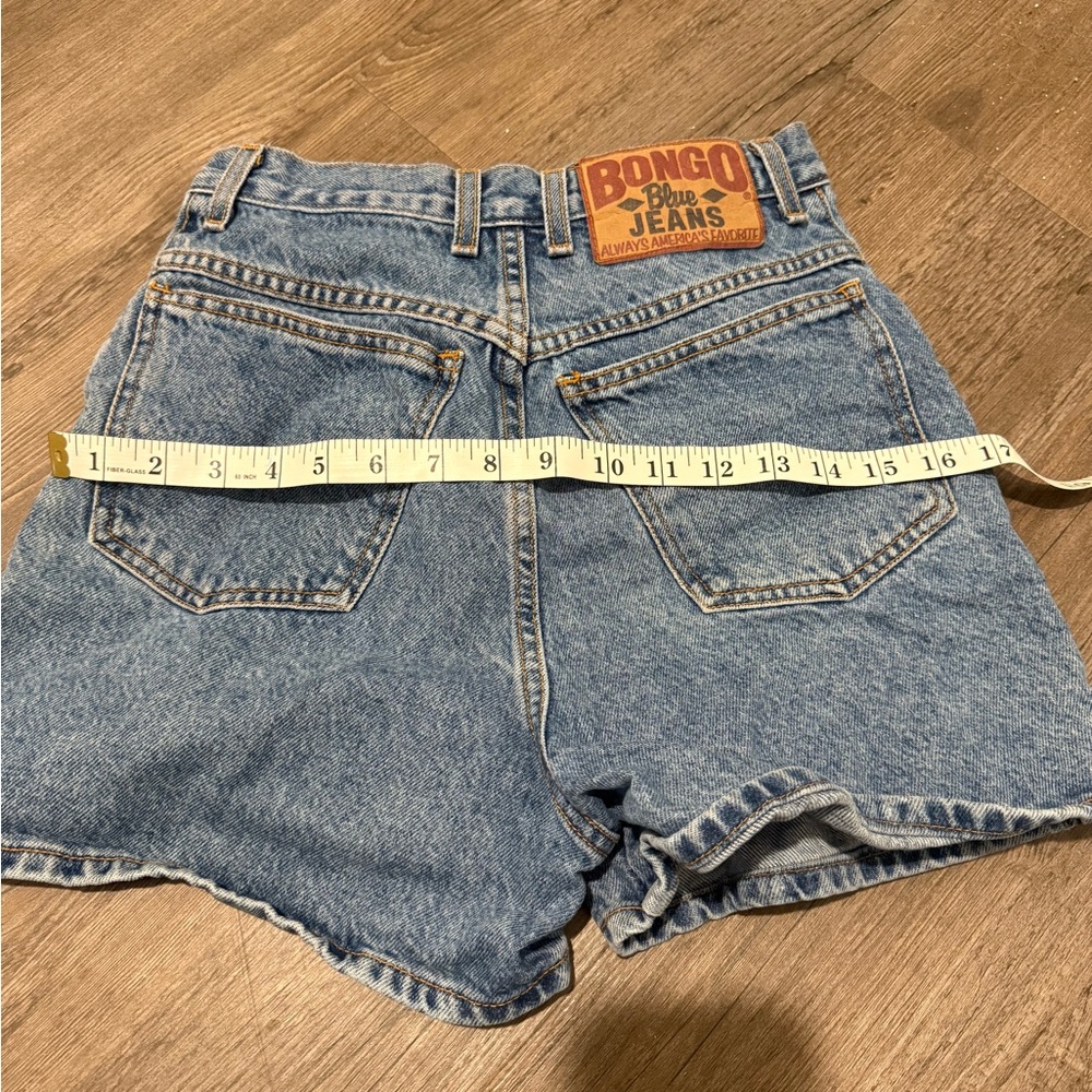 VINTAGE Bongo High Waist Mom Shorts Medium Wash Size 5 (Fits like 24/25)